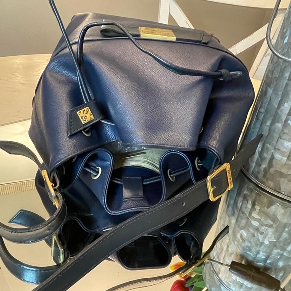 Gorgeous navy Nina Ricci bucket bag - Picture 5 of 16
